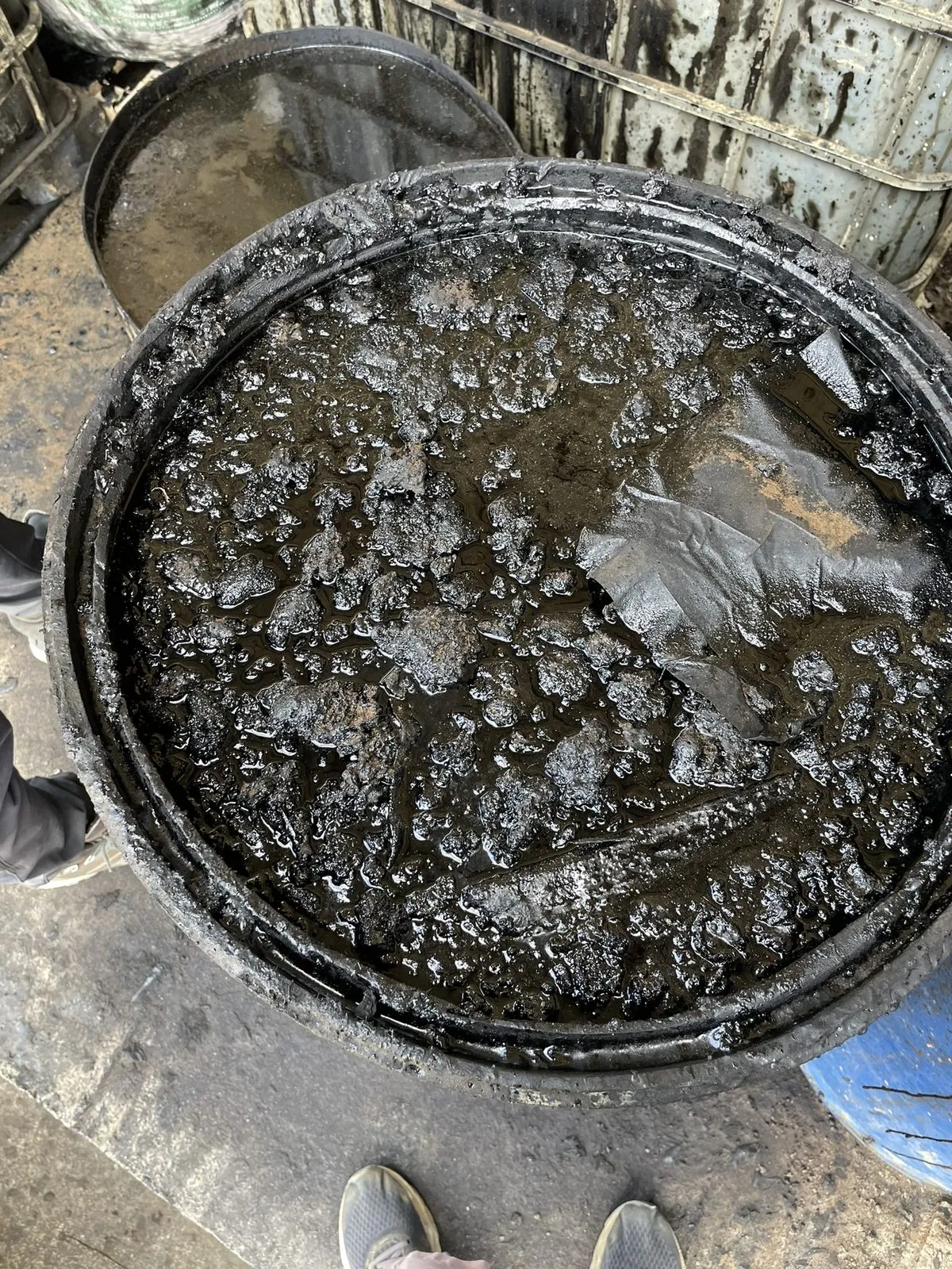 Tar and condensate fouling on the inside of a vessel opened for cleaning